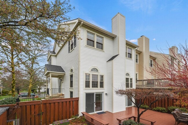 Building Photo - 8852 Thomas Lea Terrace