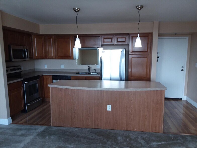 KITCHEN w/ Stainless Steel Applicances - 601 W 11th Ave