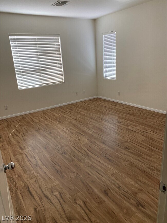 Building Photo - 10555 Lessona St