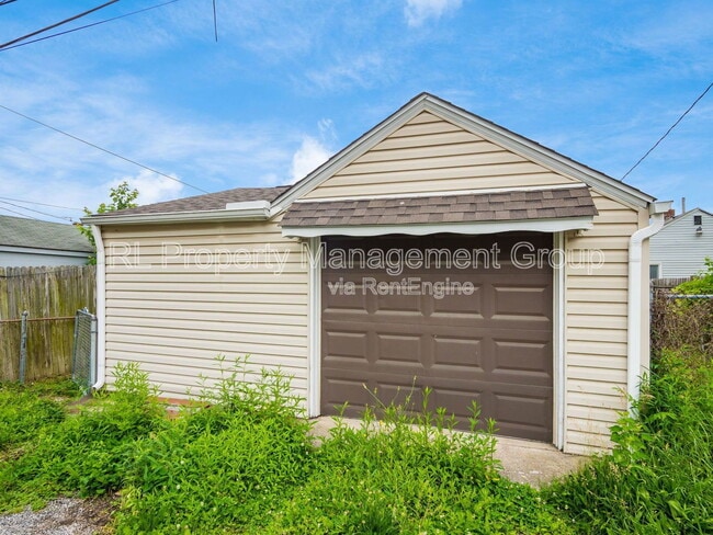 Building Photo - 669 Sheldon Ave