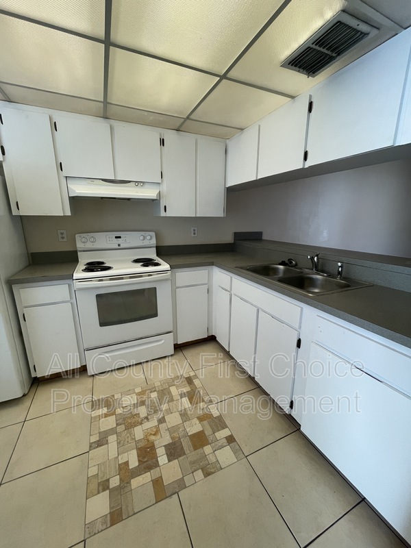 Building Photo - 7315 Parkside Villas Dr
