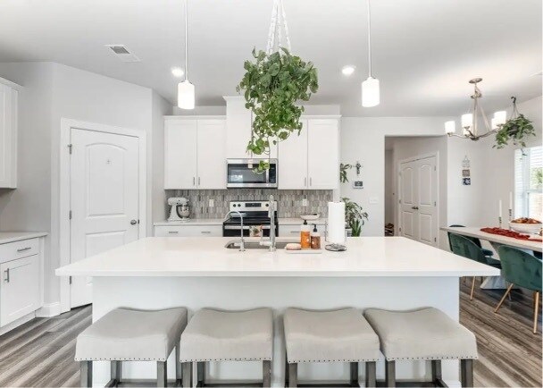 Building Photo - 241 River Rd