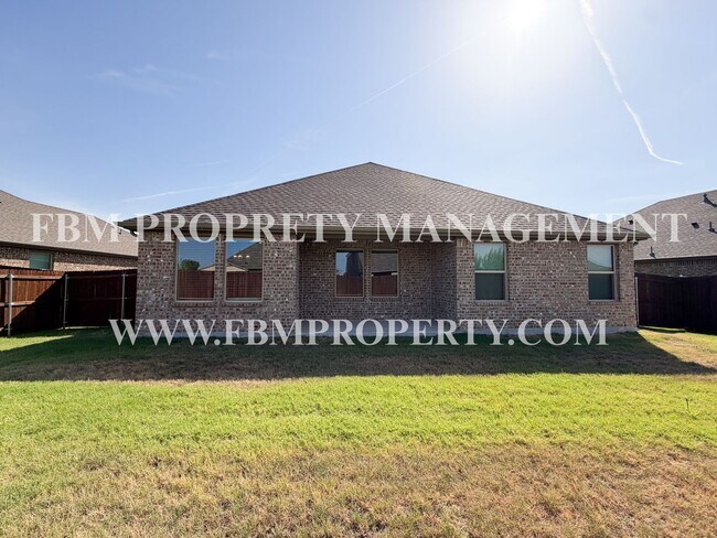 Building Photo - 369 Thoroughbred St