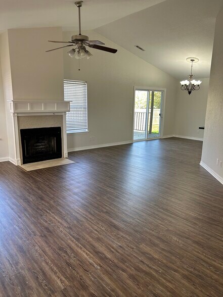 Building Photo - 1474 N Caddo Ave