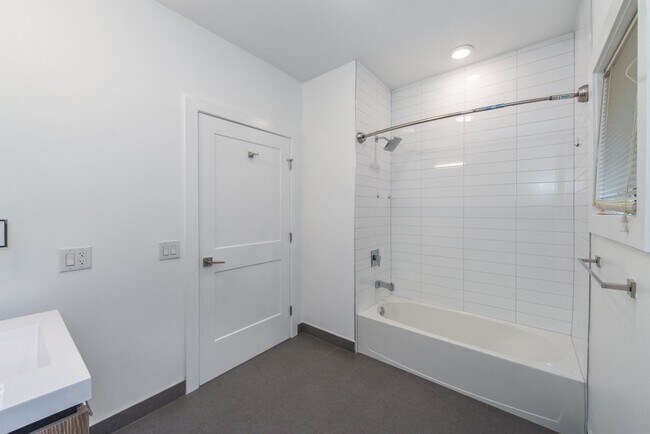 Building Photo - 7505 Park Ave