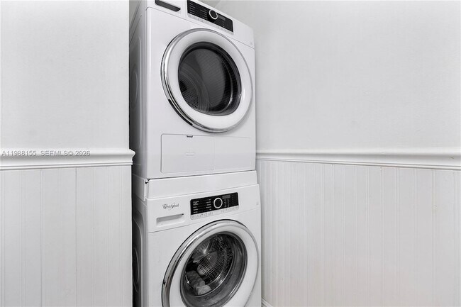 Building Photo - 231 Majorca Ave