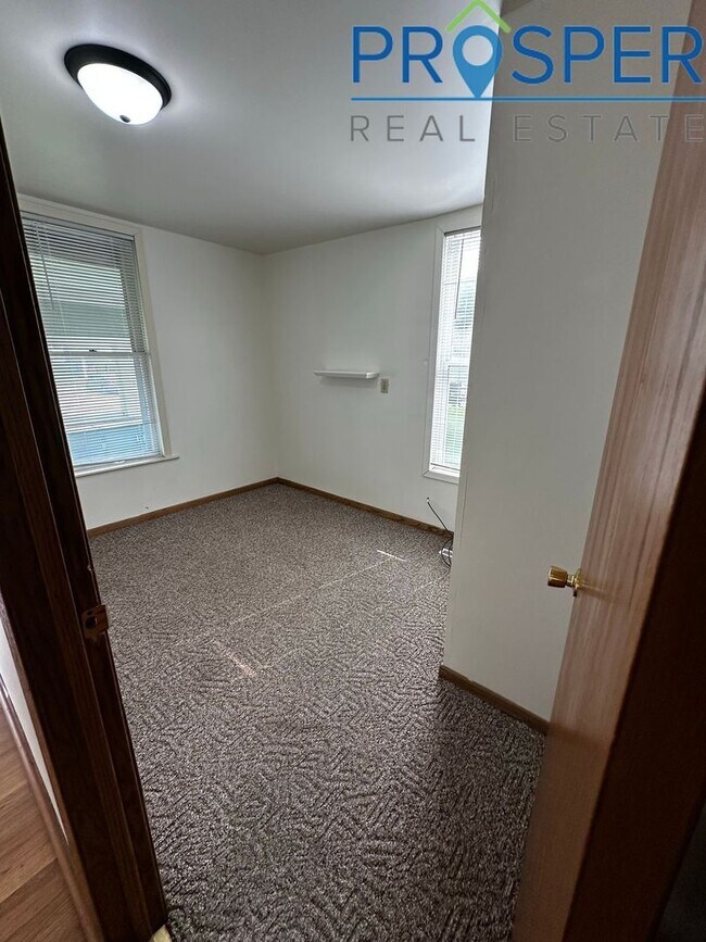 Building Photo - WA818X