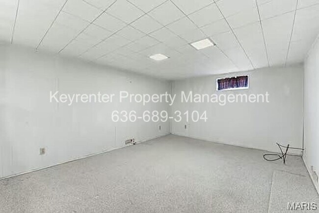 Building Photo - Spacious Updated 3-Bedroom Home in Prime Location