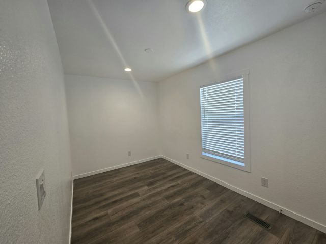 Building Photo - 3401 N Walnut Rd