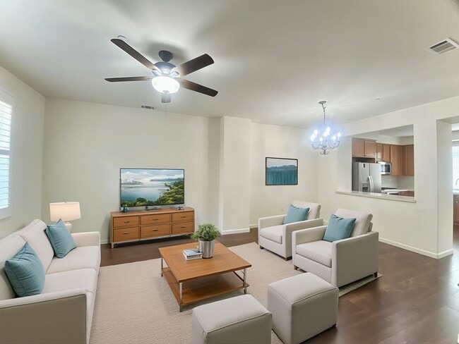 Building Photo - Move-in Special: Get 2 Weeks Rent Free! El...