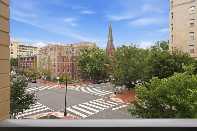 Building Photo - 1239 Vermont Ave NW