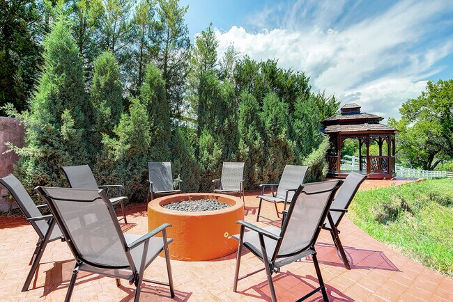 Building Photo - 8280 Queen St