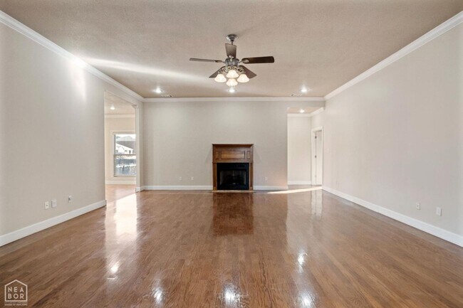 Building Photo - 4801 Lochmoor Cir