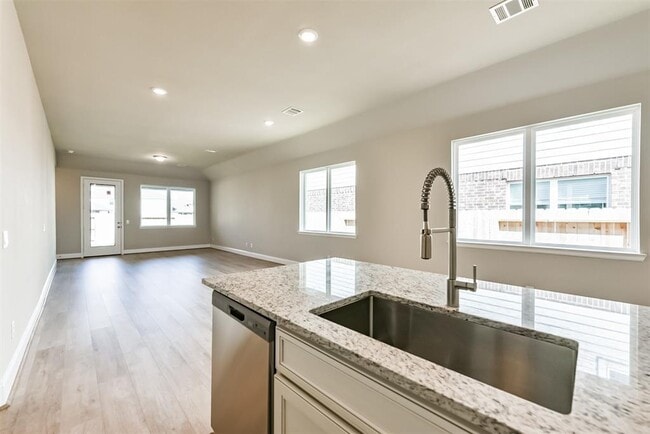 Building Photo - 745 Lake Lacosta Dr