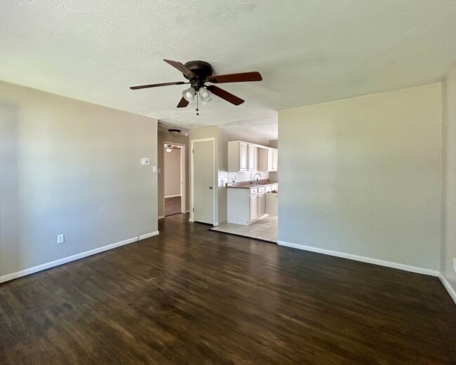Building Photo - 2 Bedroom in SW Wichita, KS