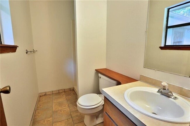 Bath 1 - 1340 N Maxwell Dr