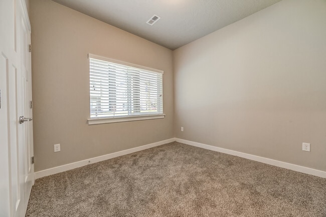 Building Photo - 614 E 230 N