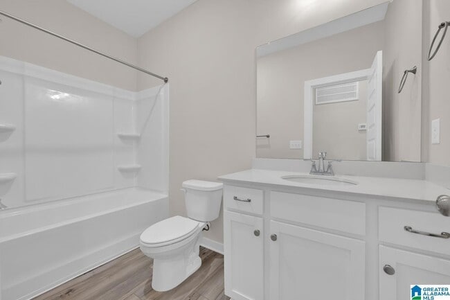 Building Photo - 170 Kings Wy