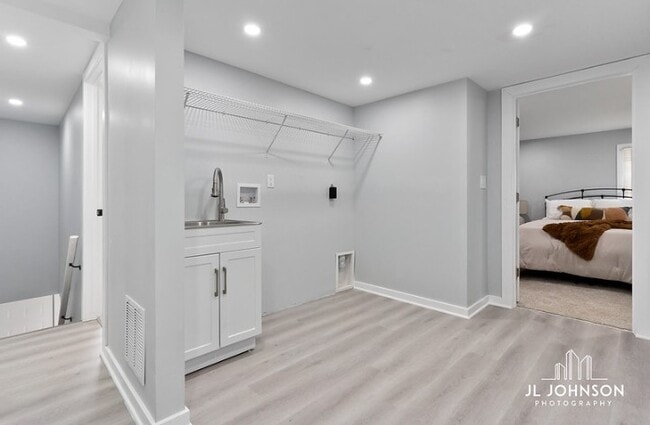 Building Photo - 2018 Lisle Ave