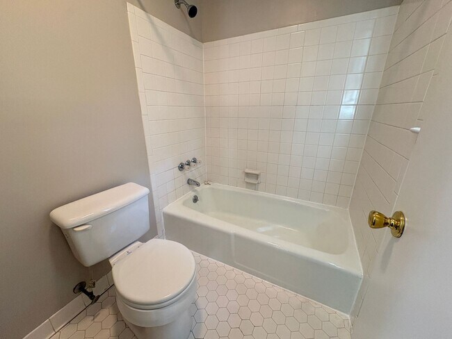 Building Photo - 304 Leland Dr