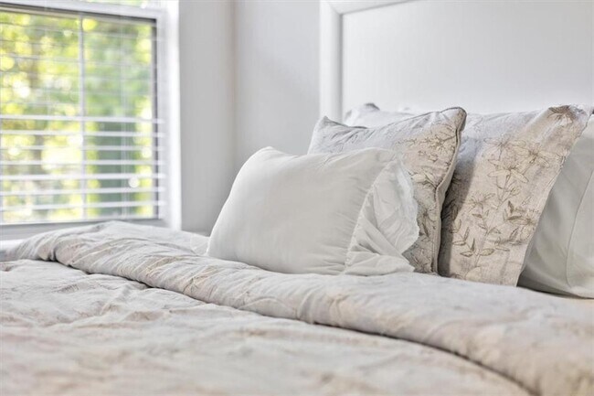 Building Photo - 4266 Cabretta Dr