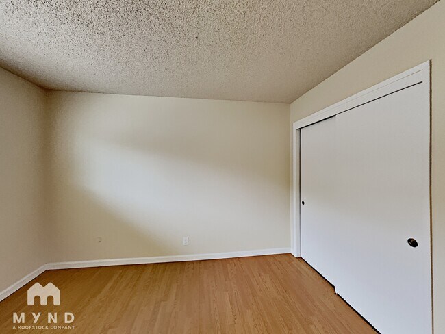 Building Photo - 870 Burbank Dr