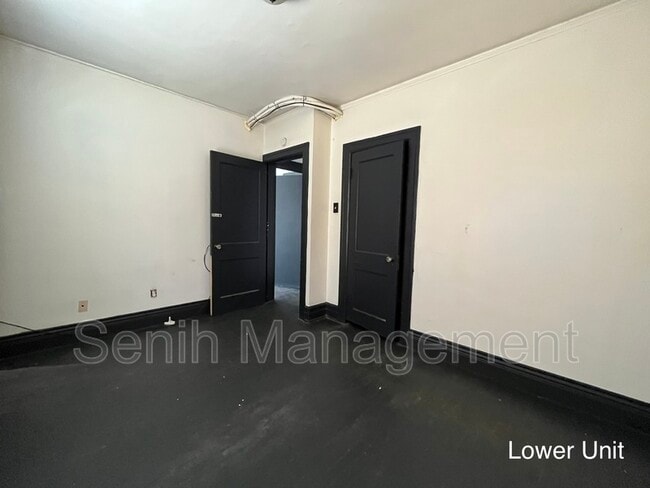 Building Photo - 2475 Gladstone St