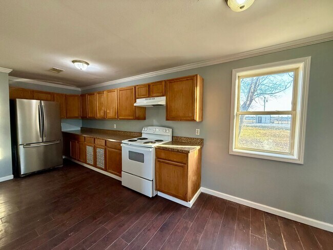 Building Photo - 3 Bedroom/1 Bathroom Home in Paragould AR - $1,100/month - Section 8 Welcome!