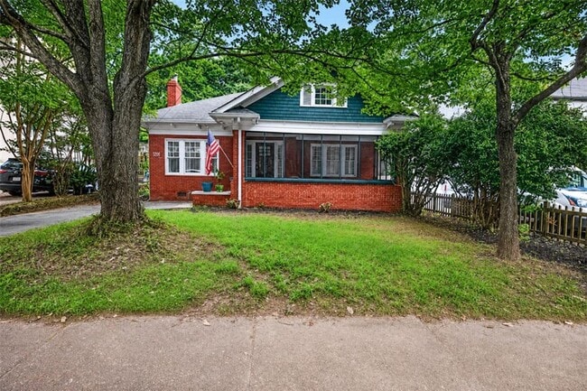 Building Photo - 582 Clifton Rd NE