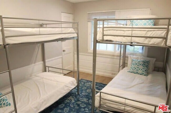 Building Photo - 8719 Yorktown Ave