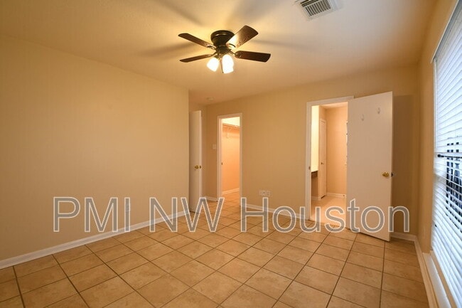 Building Photo - 8611 Texas Acorn Ave