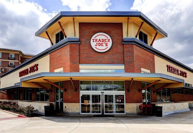 Building Photo - 7937 Woodway Dr