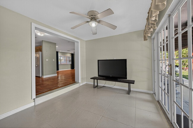 Building Photo - 2680 NE 24th St