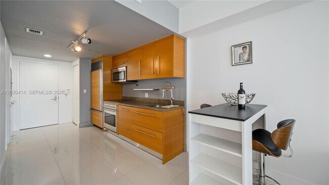 Building Photo - 465 Brickell Ave