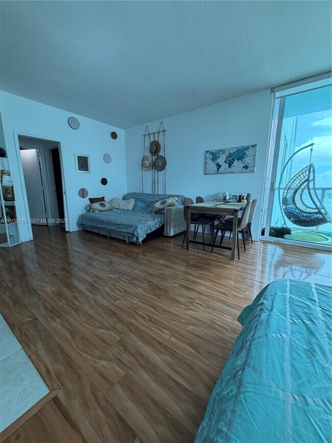 Building Photo - 1900 N Bayshore Dr