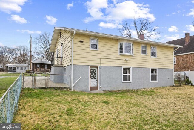 Building Photo - 9608 9th Ave