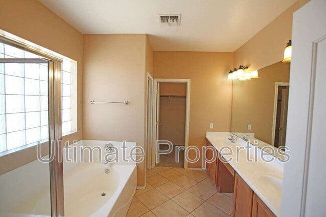 Building Photo - 9234 W Milkweed Loop