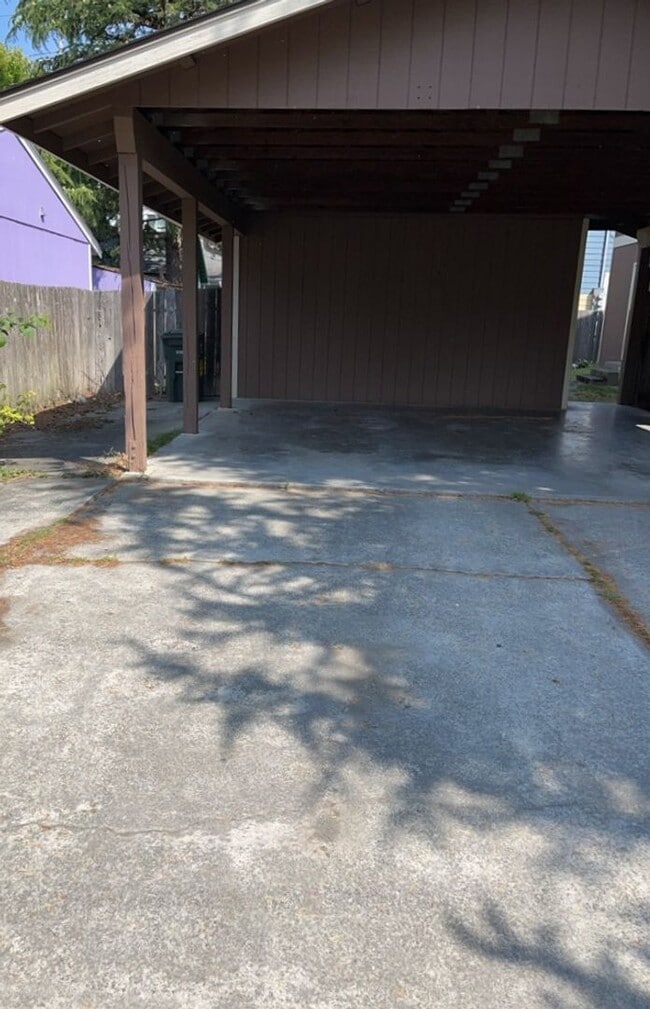 Building Photo - 2319 Wilson Ave