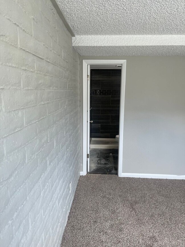 Building Photo - 3 Bedroom 2 Bathroom Condo in Lakewood