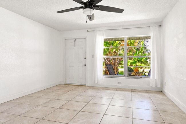 Building Photo - 2393 Victor Rd