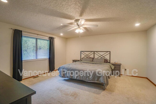 Building Photo - 2208 SE 130th Ave