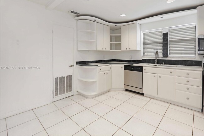 Building Photo - 706 S 19th Ave