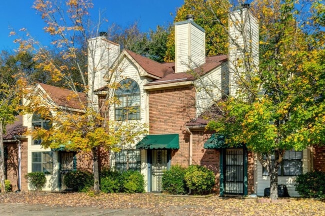 Building Photo - Chic & Spacious Townhome – 3 Beds, 3 Baths, and Modern Charm!