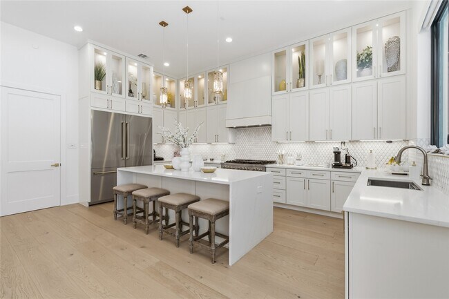 Building Photo - 13034 Memorial Dr