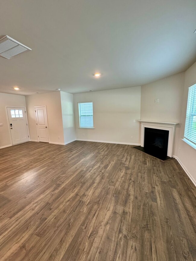 Building Photo - New 3BR/2.5BA Home in Hamilton Woods