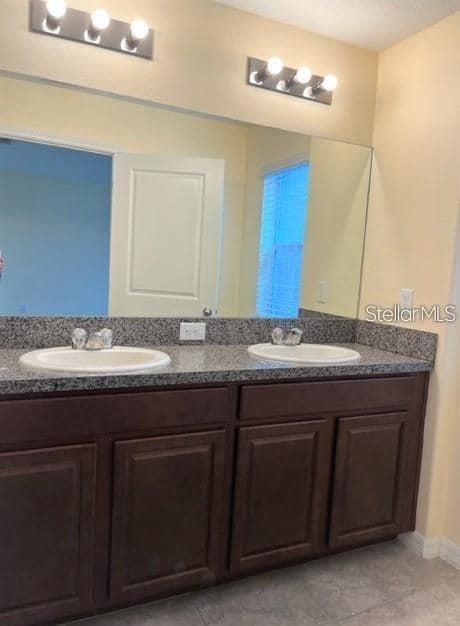 Building Photo - 10643 Lake Montauk Dr