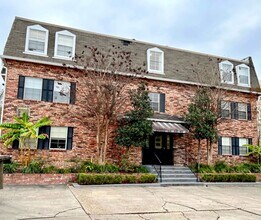 Building Photo - 1 BD/1 BA Condo located in Vieux Carre on Government St. - Gated Community