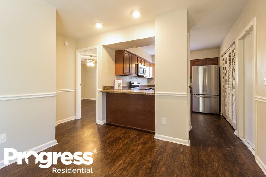 Building Photo - 431 Surrey Run