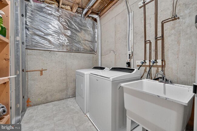 Building Photo - 5619 Ridge View Dr