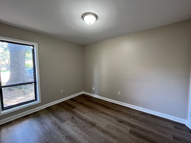 Building Photo - Renovated 3 Bedroom 2 Bath Home for Rent!